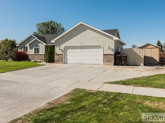 3rd image of 3312 E Woodside Dr