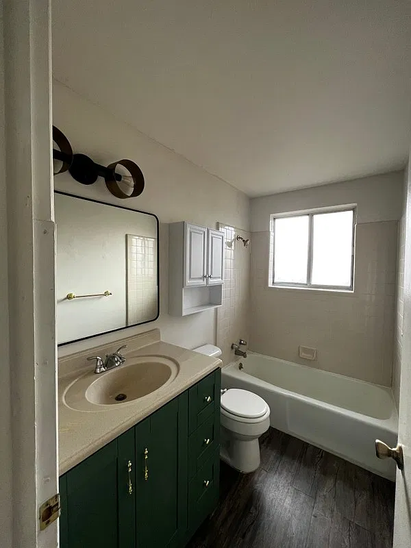 2 bed, 1.0 bath, 900 sqft, $1,350 — Photo 3