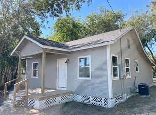 409 E Daniel St, Uvalde, TX 78801