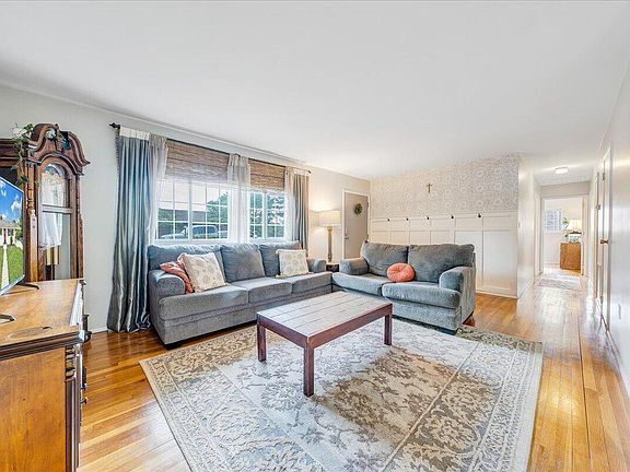4th image of 124 Dawnridge Ln