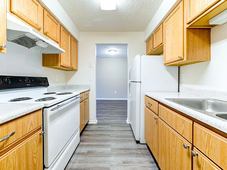 185 - COUNTRY VIEW APARTMENTS — Photo 8