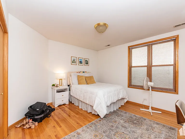 1940 W Diversey Pkwy #1W — Photo 8