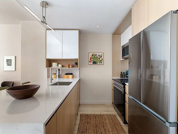 2nd image of 255 E 39th St #11E