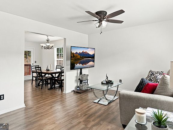 4th image of 102 Huntington Way