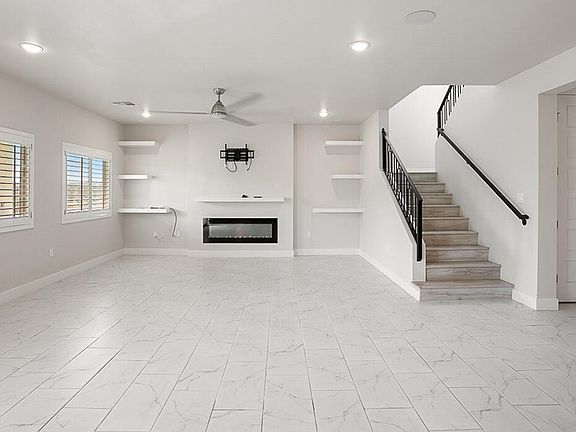 4th image of 345 Emerald Pearl Dr