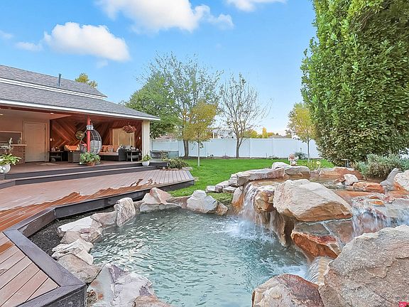 3rd image of 3256 W Star Fire Rd