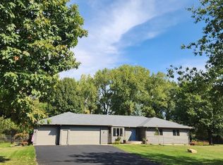 1100 Birch Dr, Mason City, IA 50401