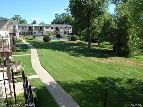 5299 Highland Rd Unit 202, Waterford, MI 48327