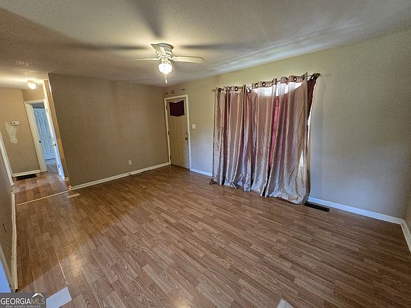 2nd image of 2721 Dogwood Cir