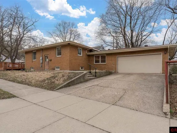 928 N 6th St, Mankato, MN 56001