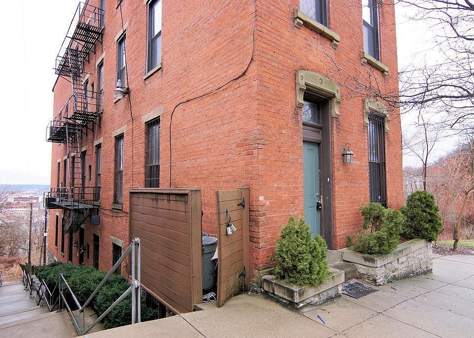 1st image of 29 Mulberry St APT 3