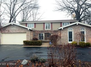890 Summit Dr, Deerfield, IL