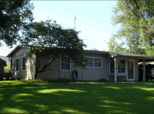 905 SW 32nd St, Topeka, KS 66611