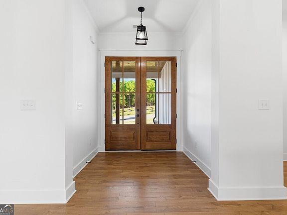 3rd image of 170 Fieldstone Cir