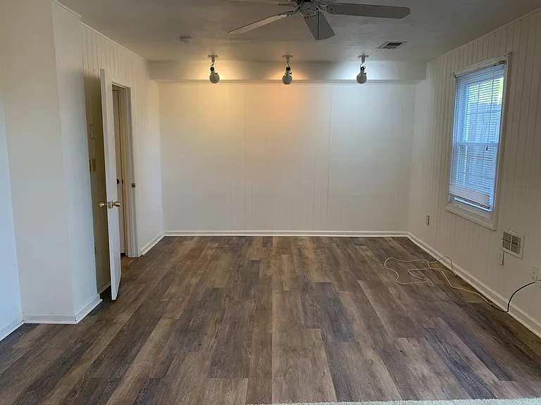 114 Southampton Ct #1 — Photo 31