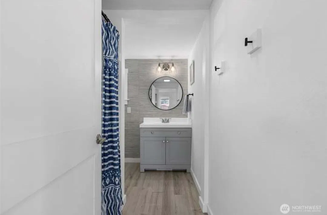 2 bed, 924 sqft, $3,200 — Photo 2