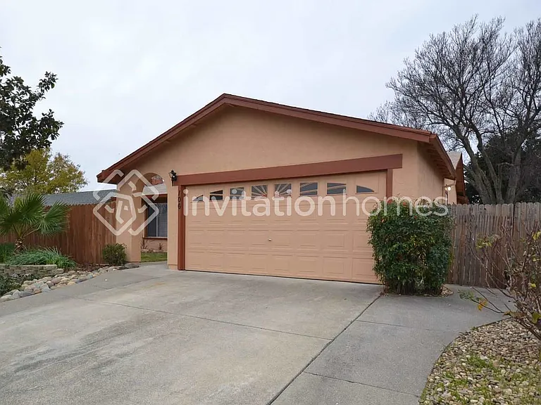 106 Brockton Ct — Photo 1