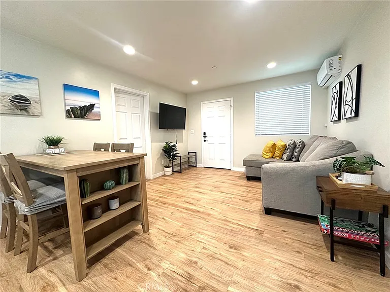 22 S Hidalgo Ave — Photo 3