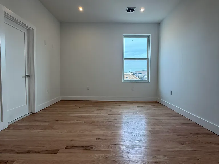 1221 New York Ave #4 — Photo 16