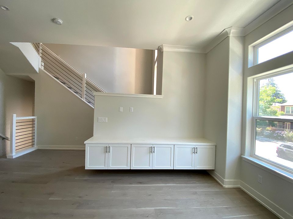 Living Room (unfurnished)