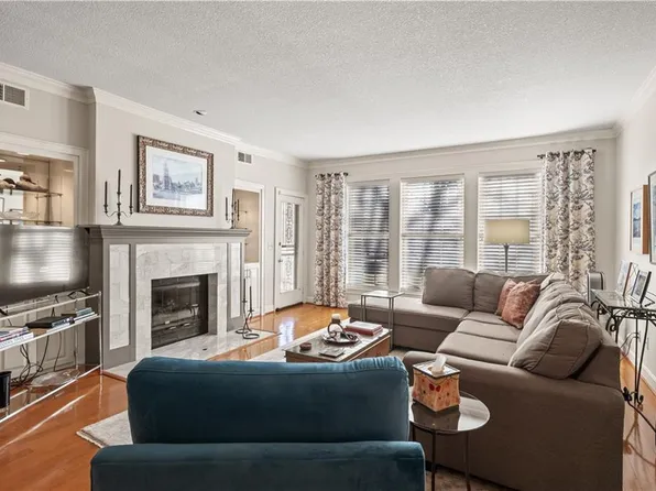 3936 Shawnee Mission Pkwy, Fairway, KS 66205