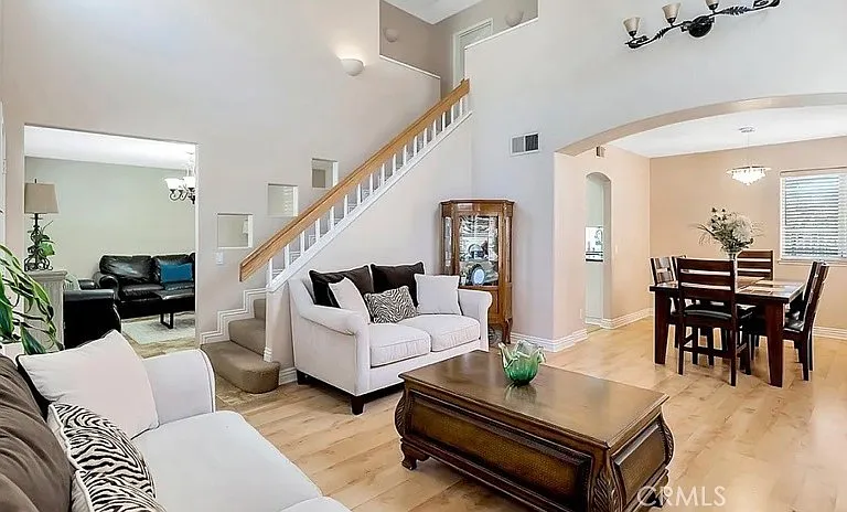 34 Santa Monica St — Photo 3