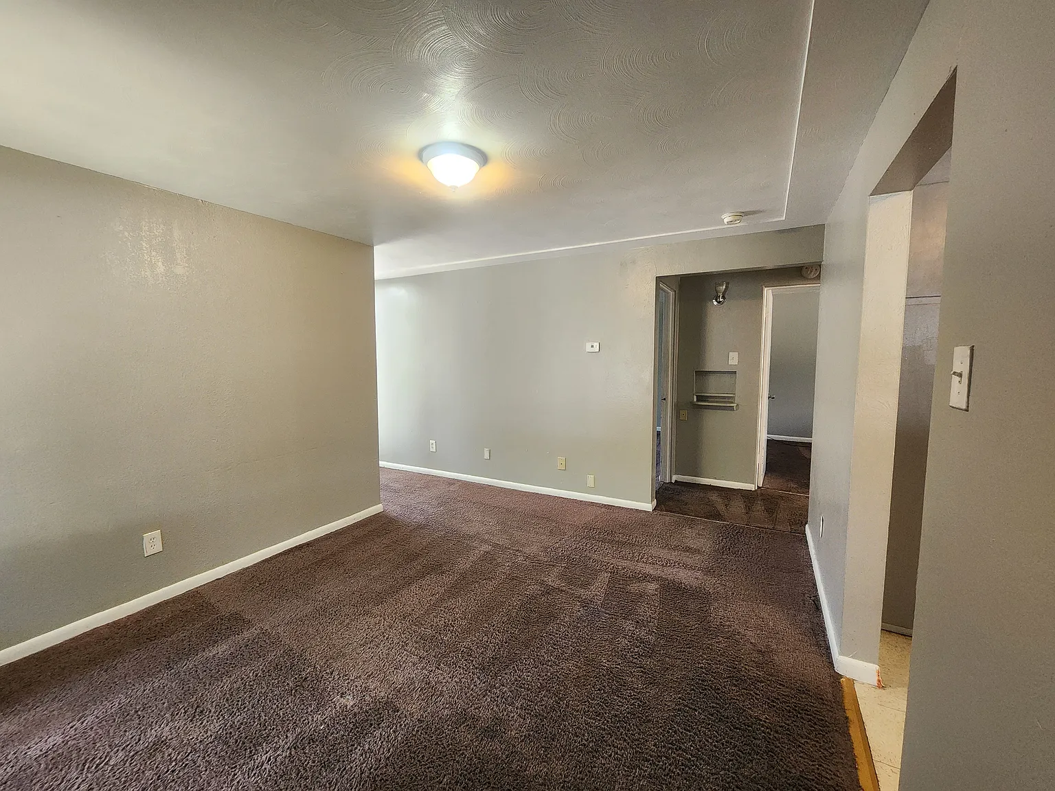 3 bed, 1000 sqft, $2,100 — Photo 4