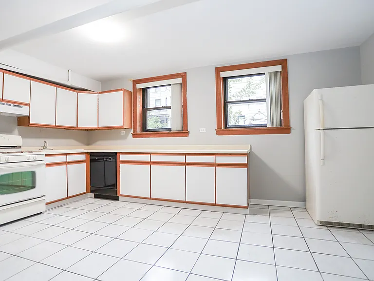 1340 W Foster Ave #GW — Photo 1