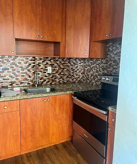 1151 W 28th St #9 — Photo 7