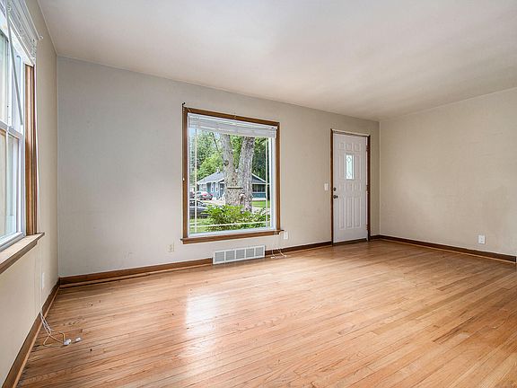 3rd image of 2221 Hazel Ave