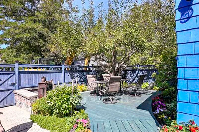 2 bed, 1.0 bath, $3,200 — Photo 2