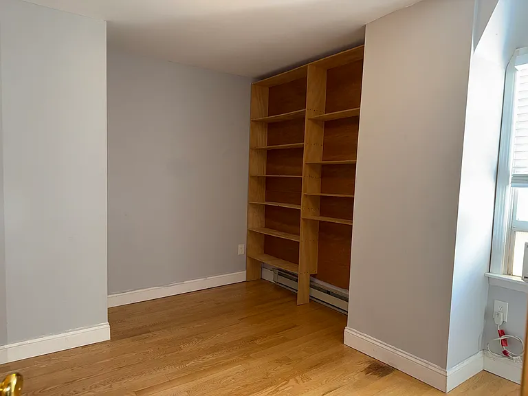 18-20 Somerville Rd #2 — Photo 7
