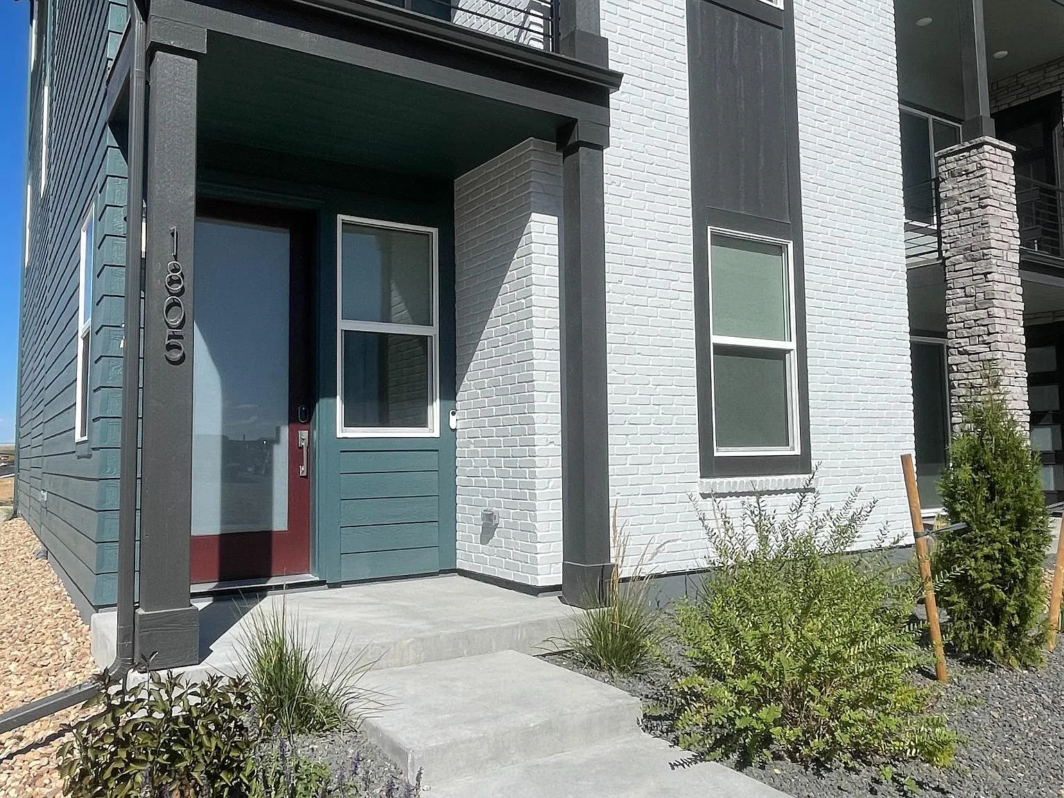 3 bed, 1981 sqft, $3,000 — Photo 3