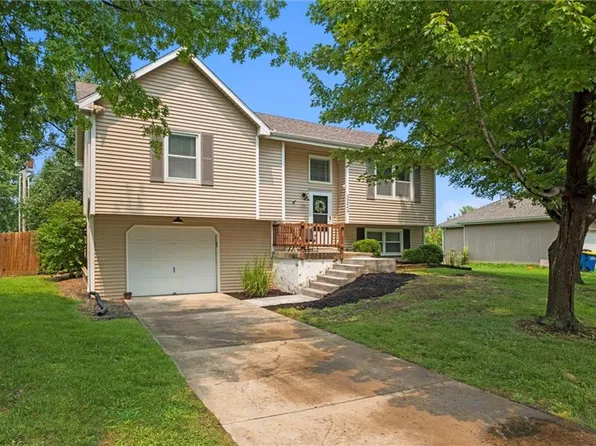 33242 W 88th Ter, De Soto, KS 66018