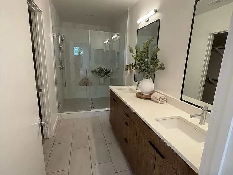 1056 N Joels Pl — Photo 10