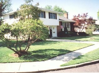 121 Oakmont Rd, Mount Laurel, NJ 08054