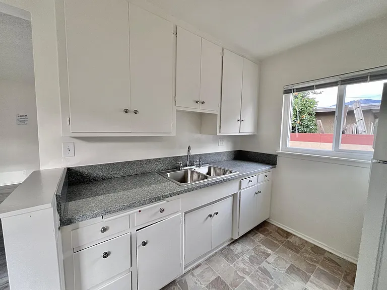 234 W Elm Ave #D — Photo 8