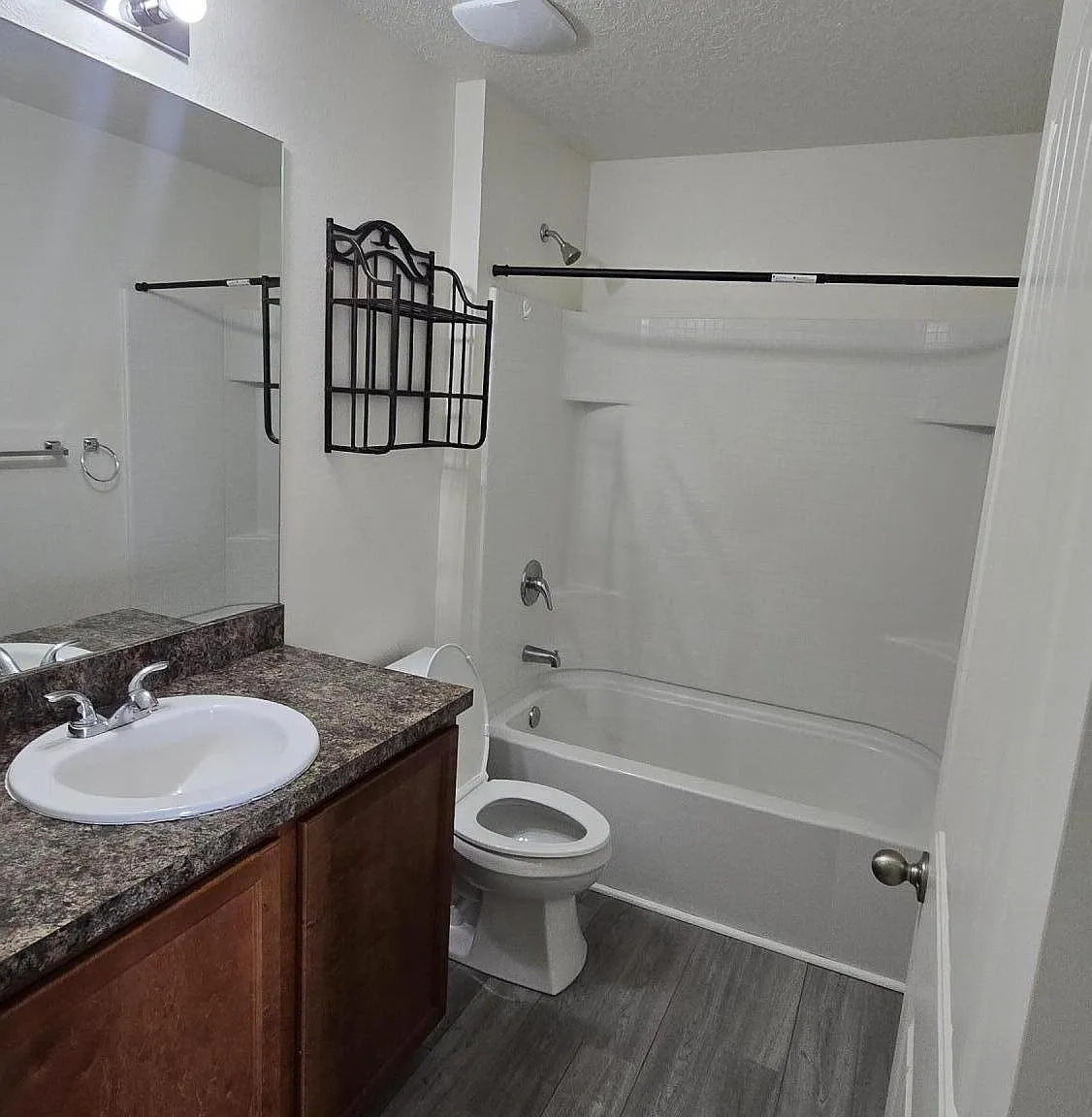 3 bed, 2.0 bath, 1513 sqft, $2,200 — Photo 1