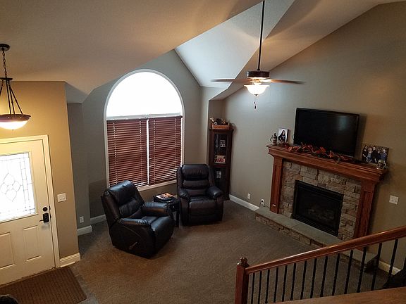 5th image of 214 S Whilshire Dr