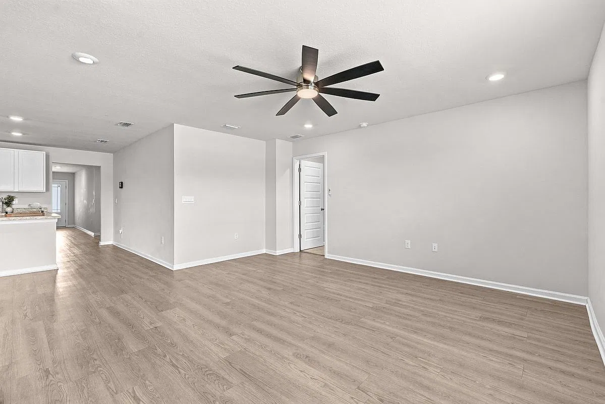 4 bed, 2.0 bath, 1830 sqft, $2,200 — Photo 3