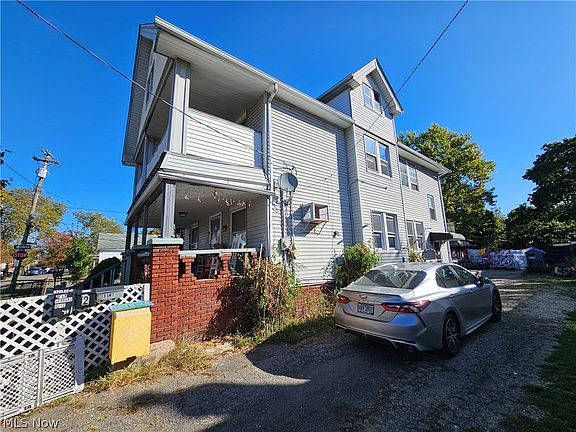 4th image of 3283 W 48th St