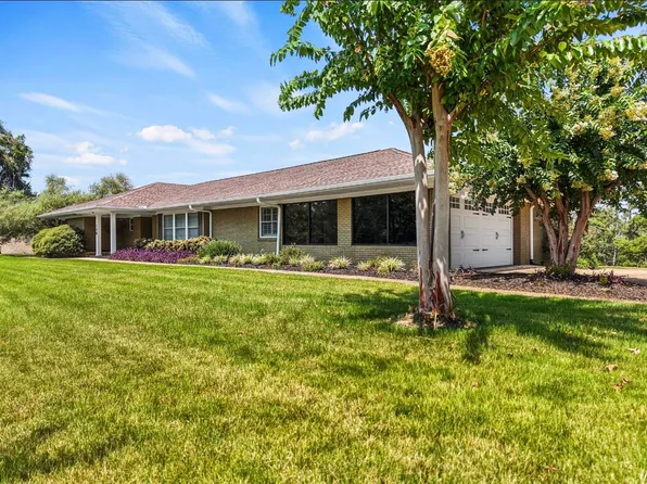 146 N Mountain St, Blue Mountain, MS 38610
