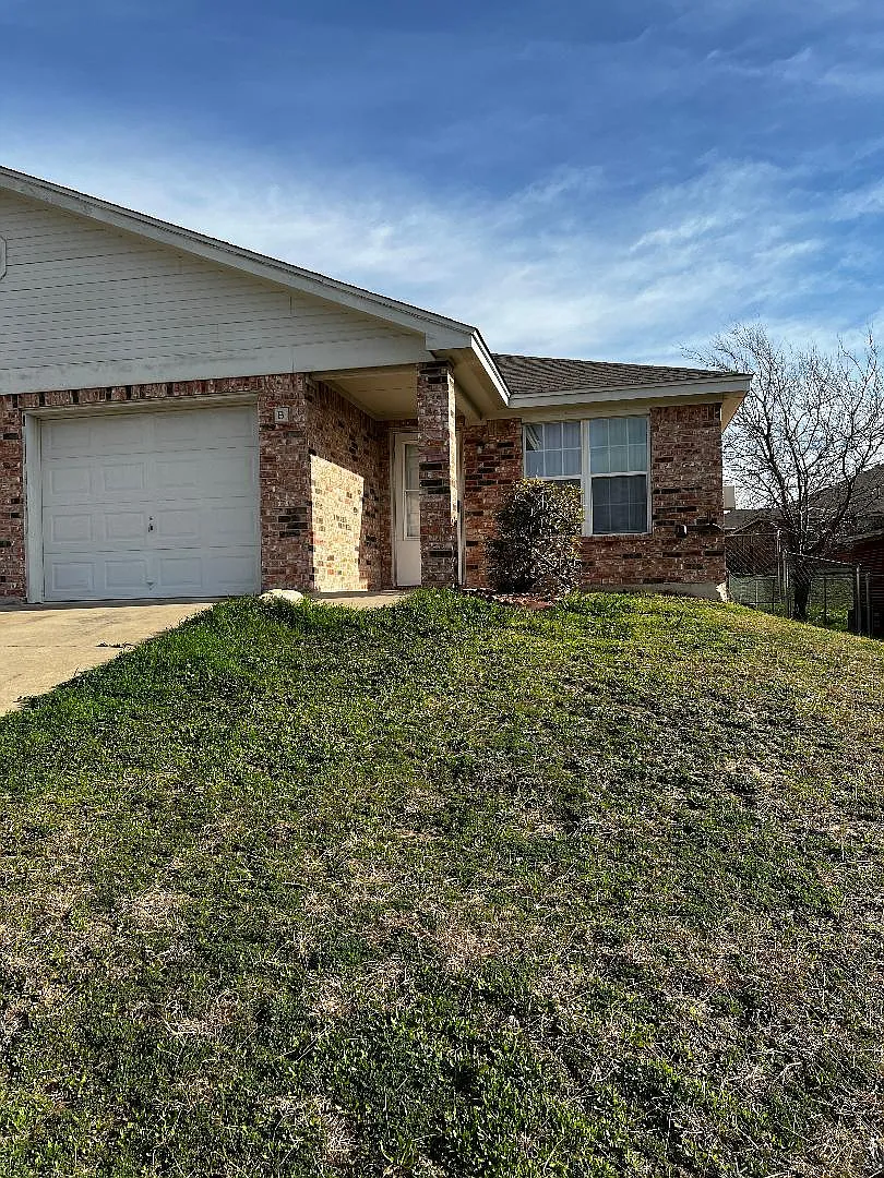 3 bed, 1085 sqft, $1,075 — Photo 2