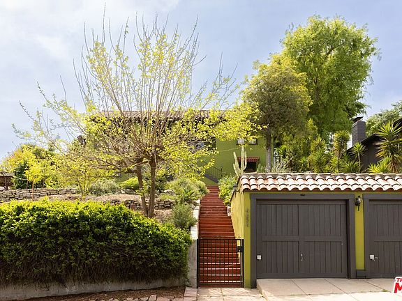 2nd image of 4654 Nob Hill Dr