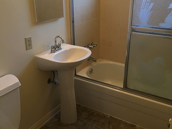 3rd image of 1529 W 208th St APT E
