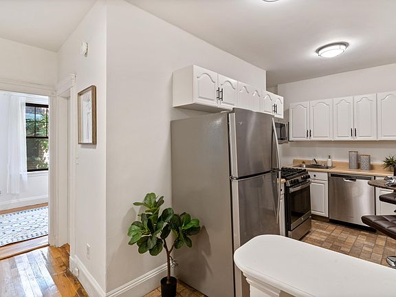 4th image of 189 Chestnut Hill Ave APT 6