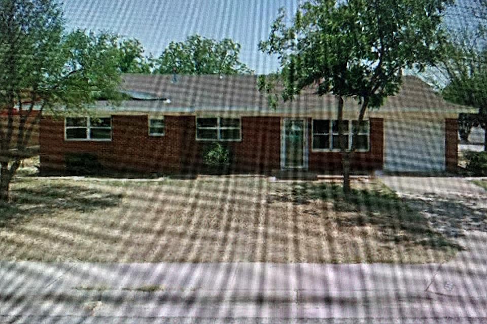 1st image of 400 E Dengar Ave