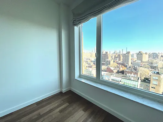 Sold by New York Residence | media 3