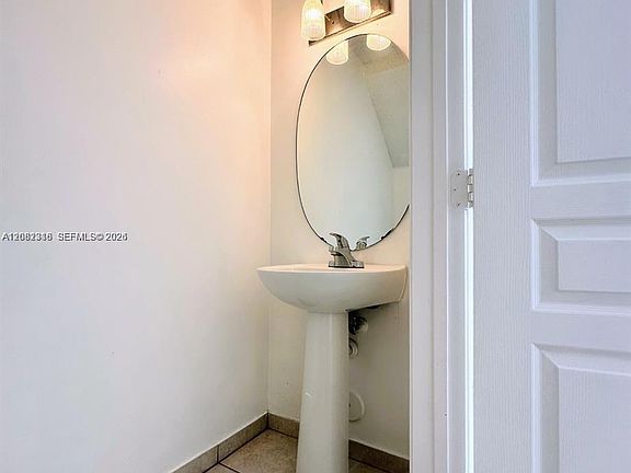 5th image of 16705 Hemingway Dr #16705