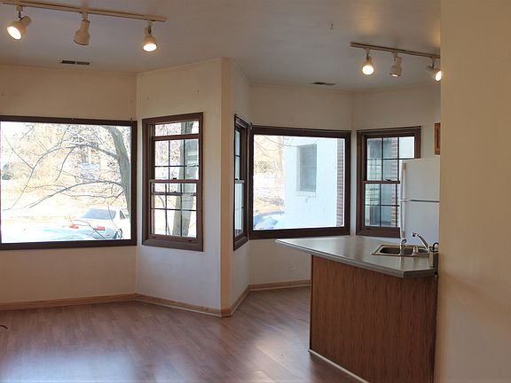 4th image of 38 E Grand Ave #2W